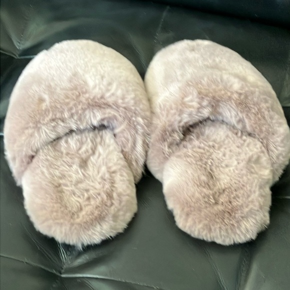 Cozy Faux Fur Slippers women’s size 8.5-9 in Light mauve/brown - Picture 3 of 13